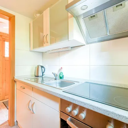 Stunning Holiday Home In G Ntersberge Near Lake * Guntersberge